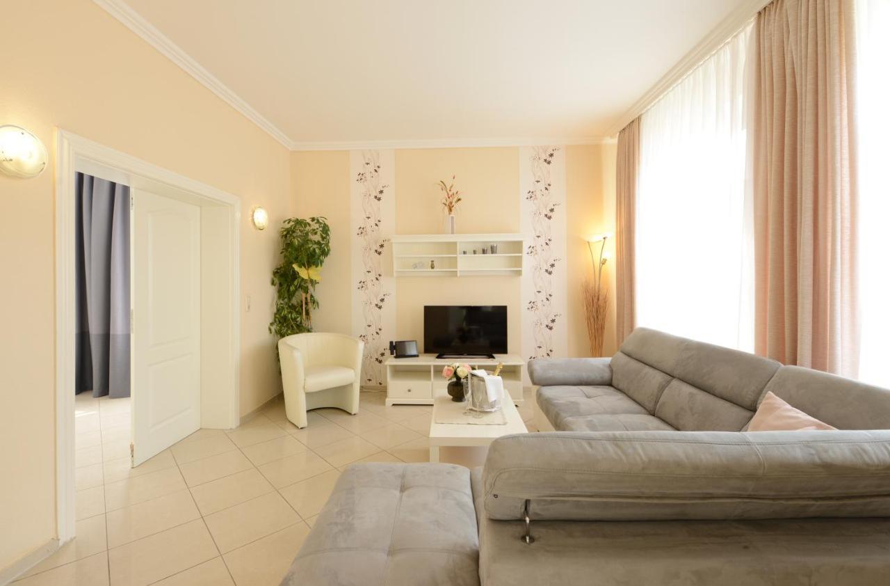Ferienhaus Fuer 8 Personen Mit Kamin & Terrasse Больтенгаген Екстер'єр фото